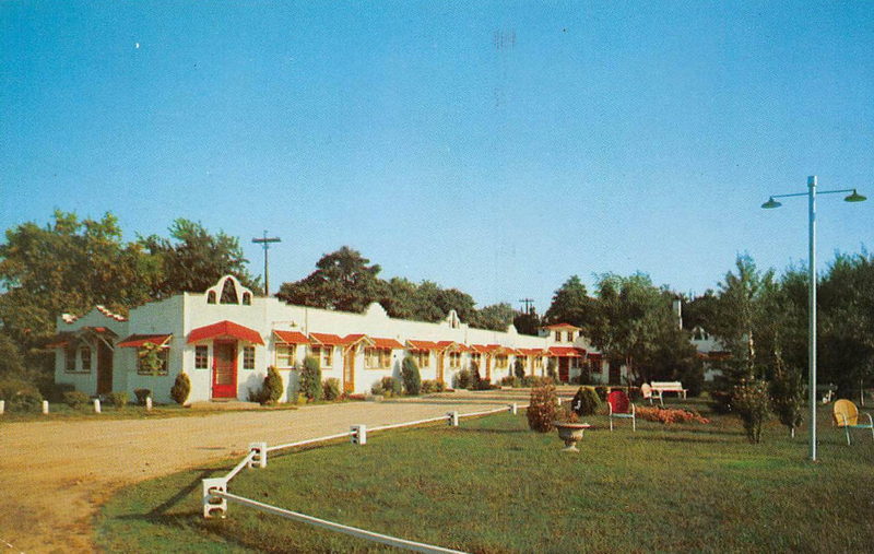 Buena Vista Motel - Old Postcard (newer photo)